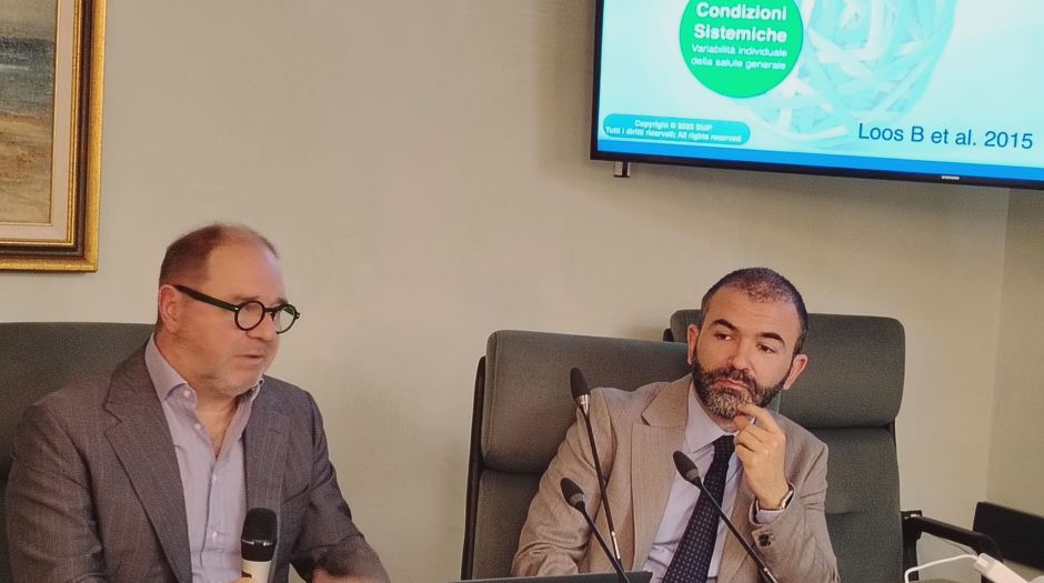 ECM: "GENGIVE SANE PER SALVARE IL SORRISO DALLA PARODONTITE"